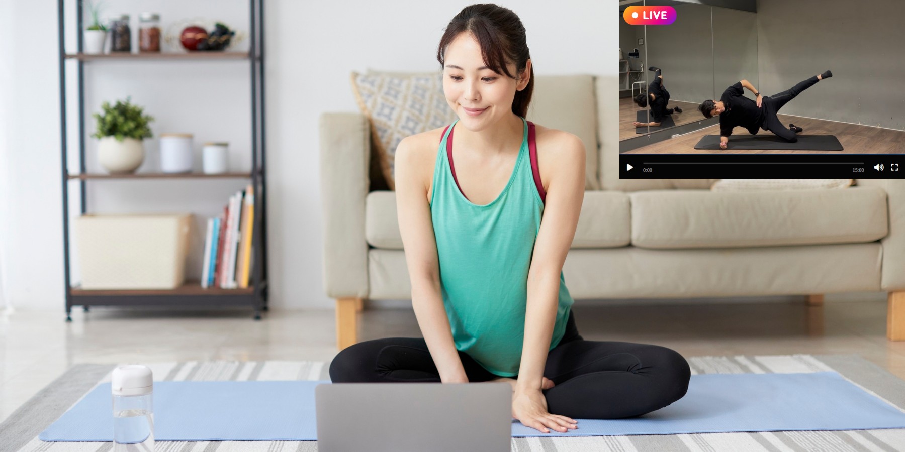 自宅でライブレッスンを受講する女性